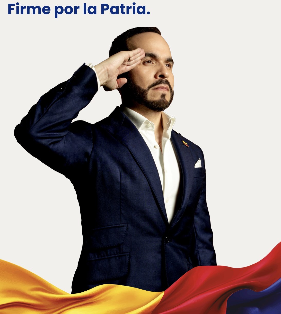 Abelardo de la Espriella con saludo firme por la Patria